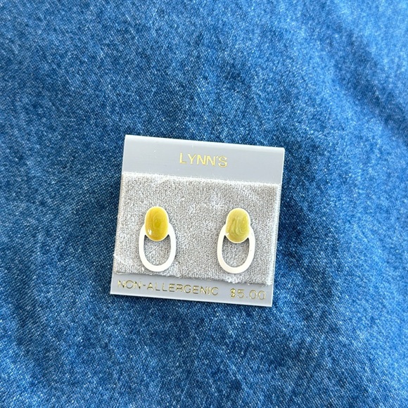 Jewelry - 4/$10 Lynn’s Non-allergetic Yellowish And White